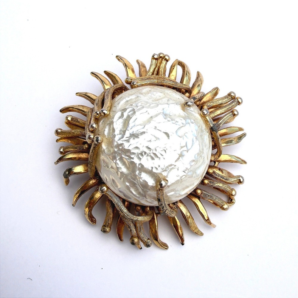 Sunburst Brooch Pin Gold Tone Faux Pearl Sunburst Starburst‎ VTG Celestial